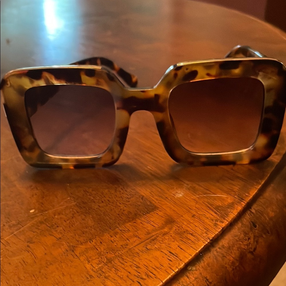 Tortoise Shell Square Sunglasses